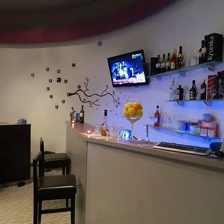 Tash Oda ve Kahvaltı 3*